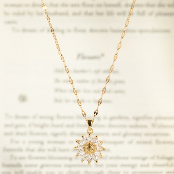 Sunflower Necklace - Only 1 left! - Picture 5 of 9